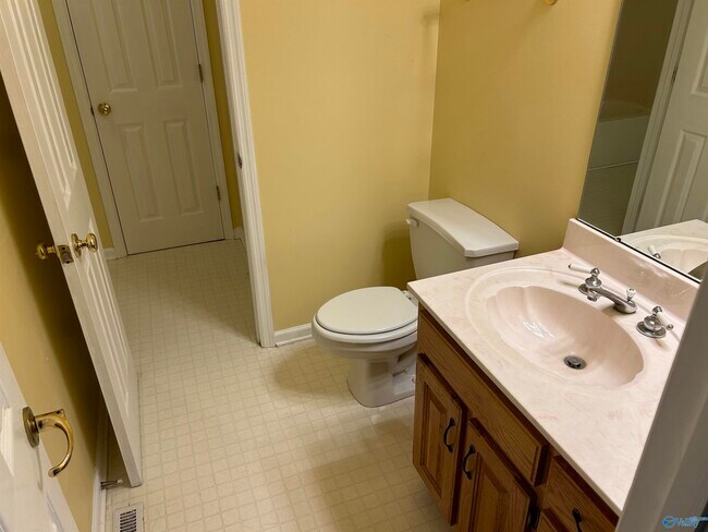 Foto del edificio - 113 Wood Creek Dr