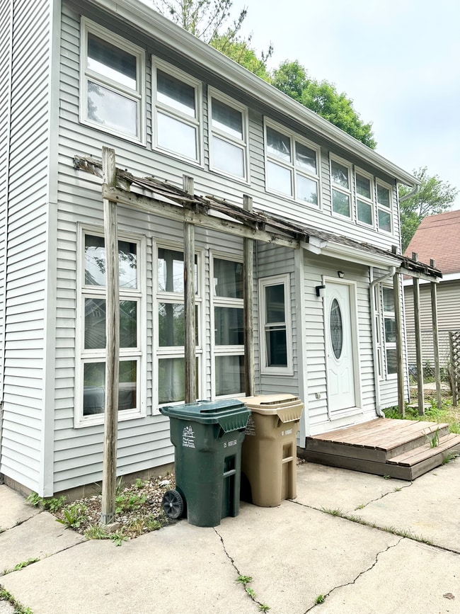 Building Photo - 2505 Dahle St