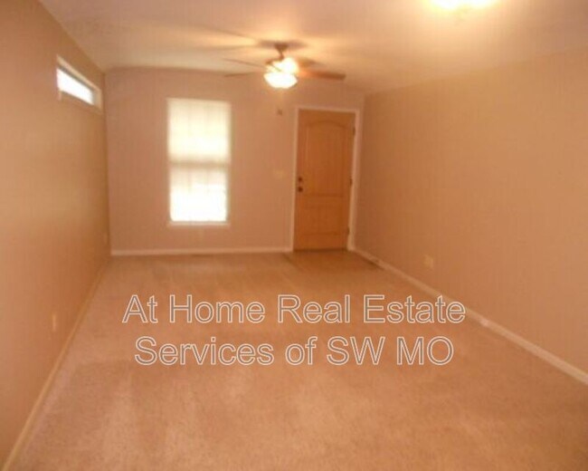 Foto del edificio - 415 W Portland St