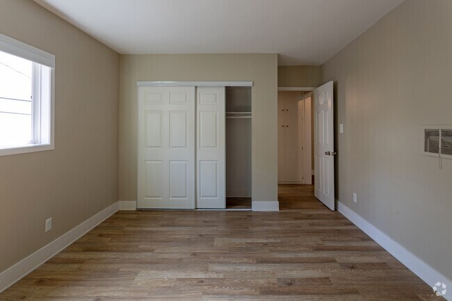 1BR, 1BA - 700 SF - 12222-12226 Ohio Ave