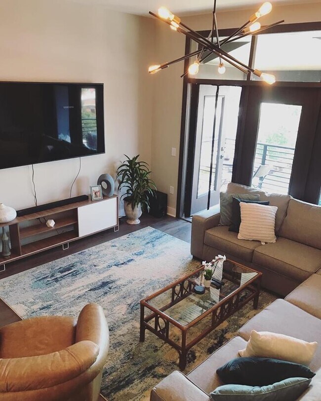 Building Photo - 2401 Euclid Ave