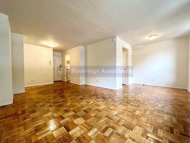 Foto del edificio - 6645 Broadway