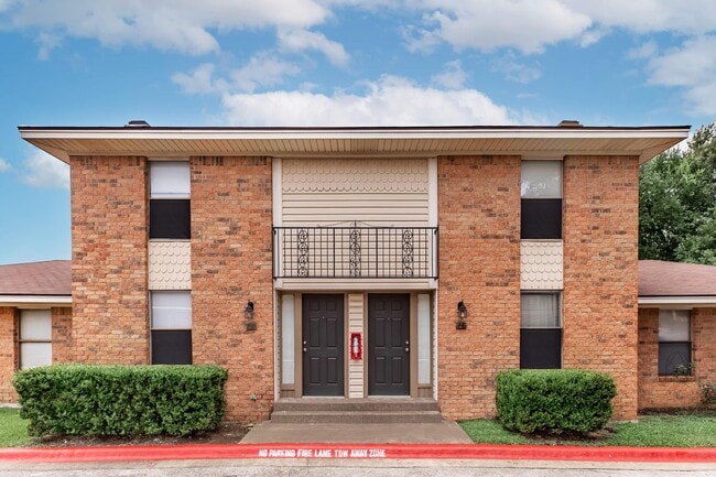 Building Photo - The Hunnington Townhomes