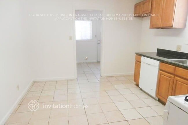 Building Photo - 3200 San Diego Way