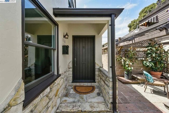 Entryway - 1562 Lincoln Ave Townhome