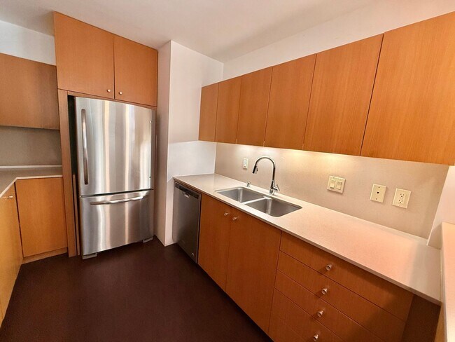 Building Photo - 3200 6th Avenue #208 (2H)