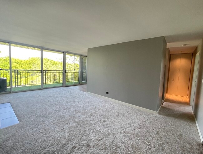 Building Photo - 5900 Oakwood Dr