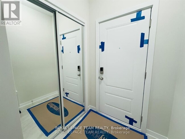 Building Photo - 712 Parnian Private