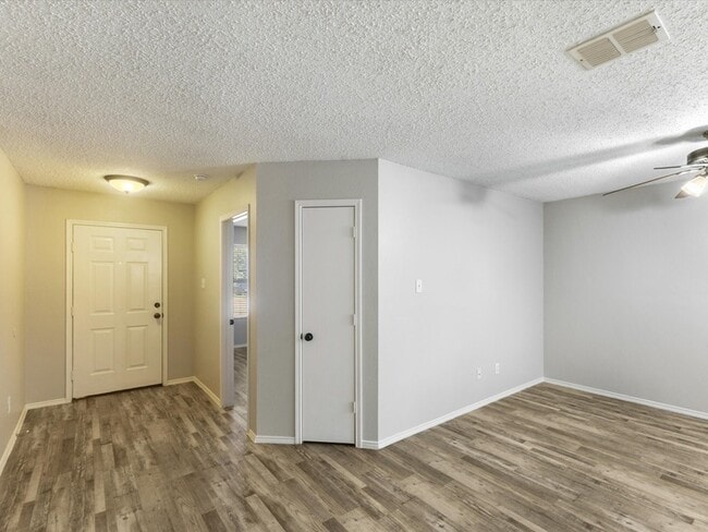 Building Photo - 8212 Canoe Ridge Ln