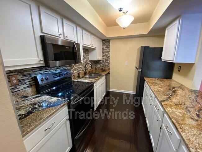 Building Photo - 850 Village Lake Terrace