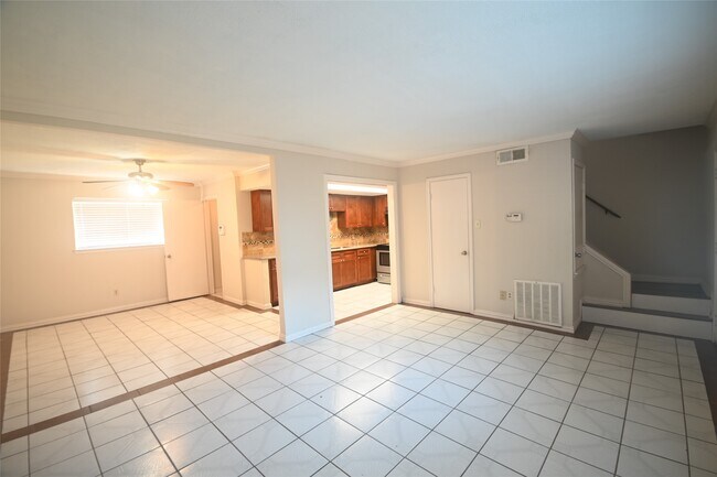 Foto del edificio - 8340 La Roche Ln