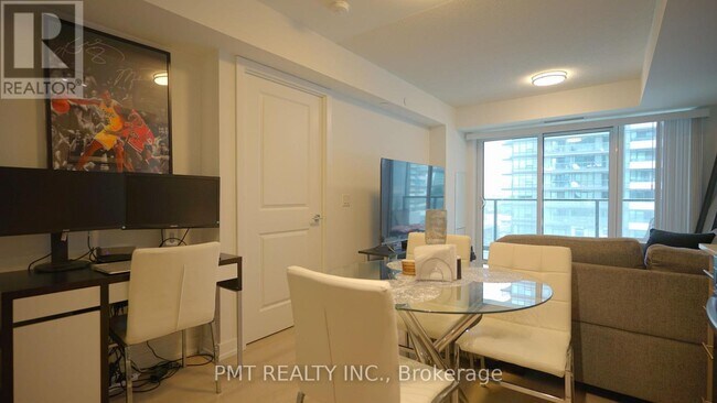 Photo du bâtiment - 1435 Celebration Dr