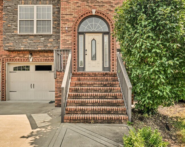 Building Photo - 1712 Apache Way
