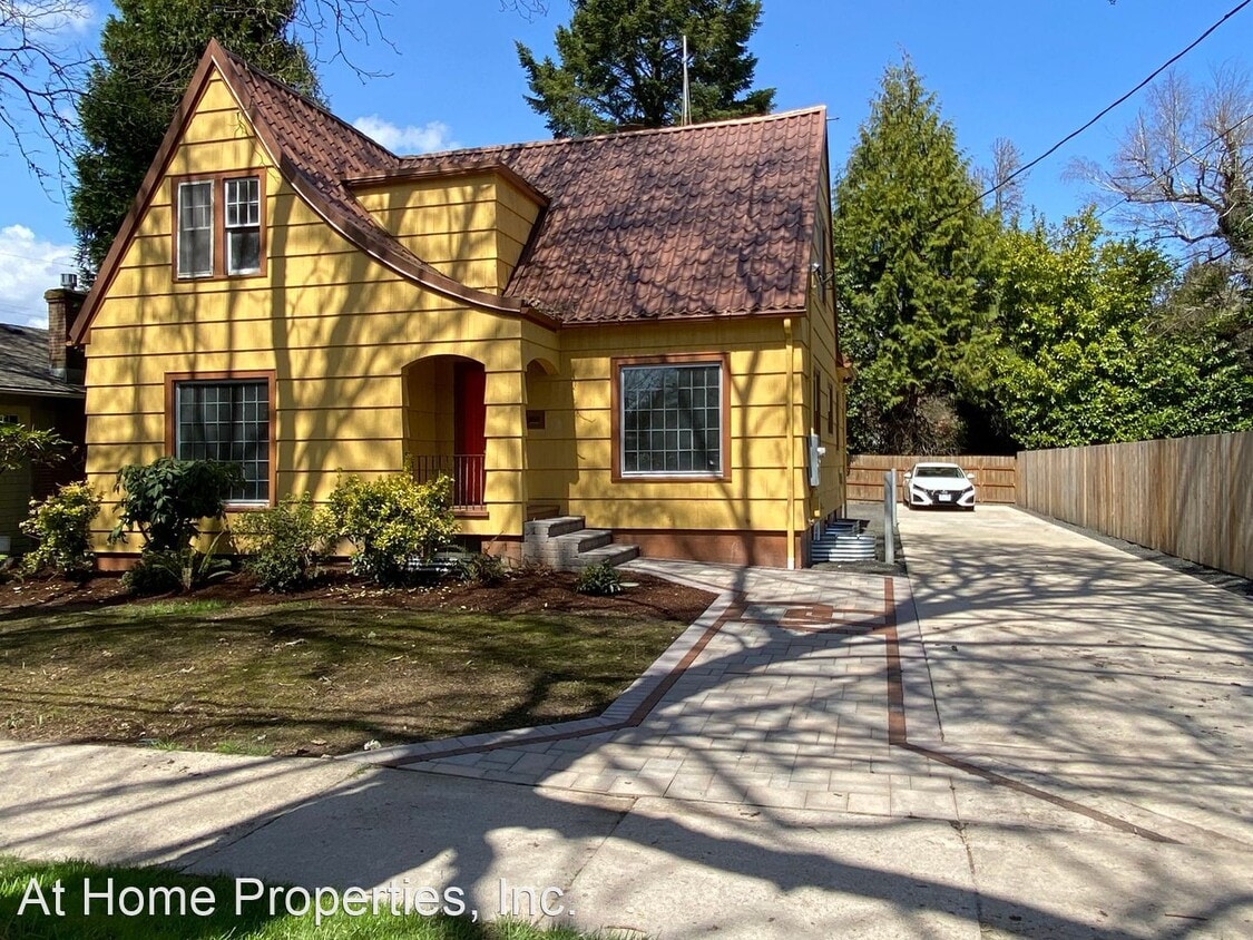 3 br, 2 bath House 3053 NW Harrison Blvd. House for Rent in