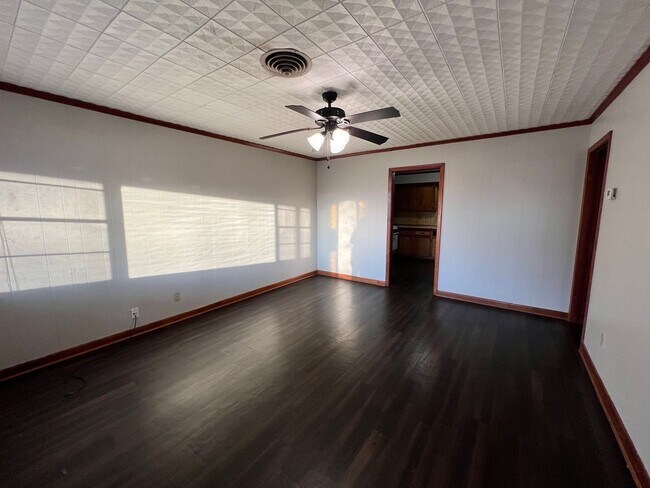 Building Photo - House for rent!