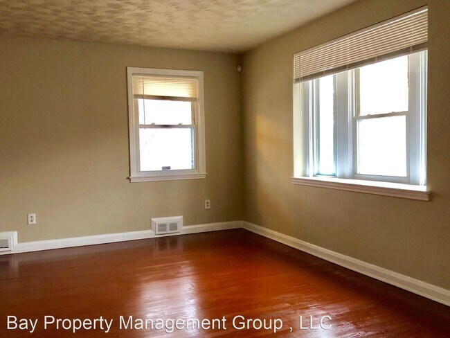 Building Photo - 3 br, 1.5 bath House - 1565 Winston Ave