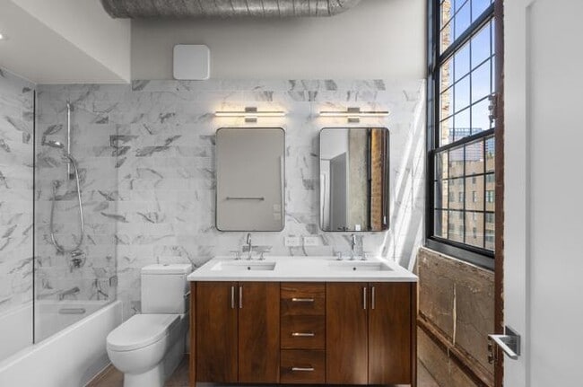 Building Photo - 2 bedroom in Chicago IL 60607