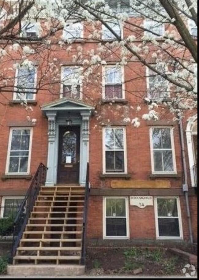 Building Photo - 34 Trumbull St