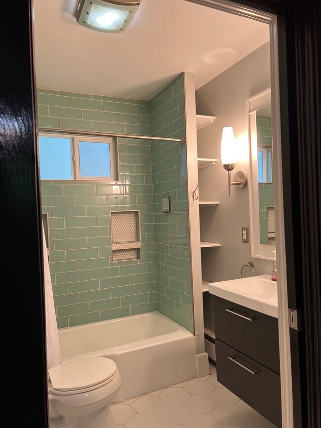 baño en el primer piso - 925 Ridgeway Ave