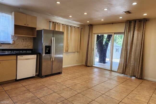 Building Photo - 3 br, 2.5 bath House - 5430 SW 43rd Ter