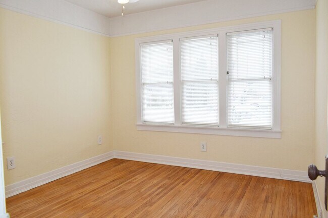 Foto del edificio - University Heights- Charming 2BR 1BA Craft...