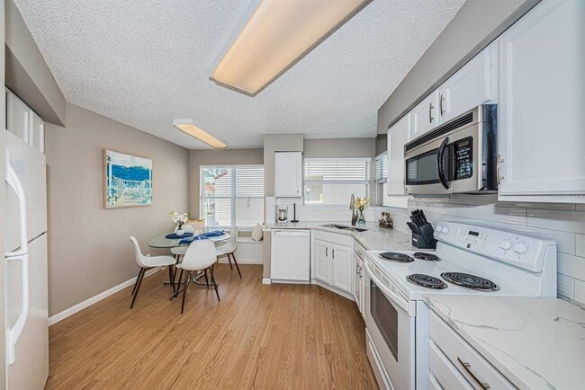 Building Photo - 6077 Bahia Del Mar Blvd S