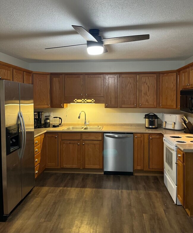 Building Photo - 2300 Brady Ln