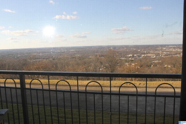 Foto del edificio - 1300 Beacon Pkwy E