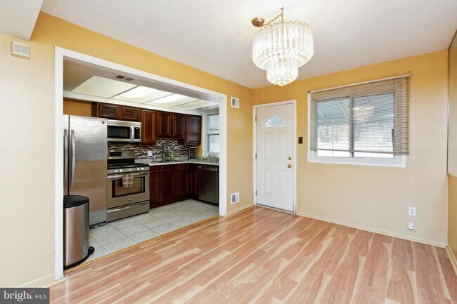 Foto del edificio - 6921 Kent Town Dr