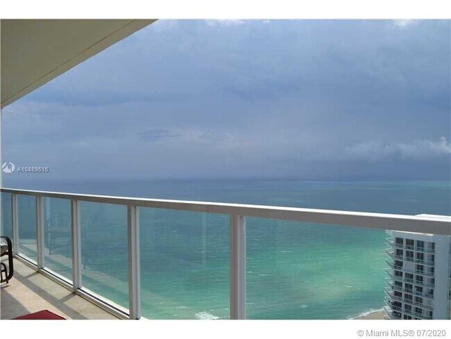 Foto del edificio - 16699 Collins Ave