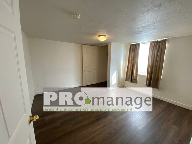 Building Photo - 399 W 17th St
