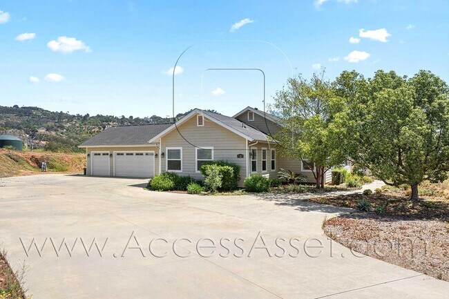 Foto del edificio - Designer Single-Story Home with Gourmet Kitchen & Mountain Views