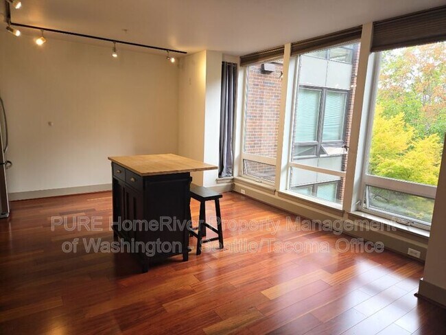Building Photo - 4547 8th Ave NE