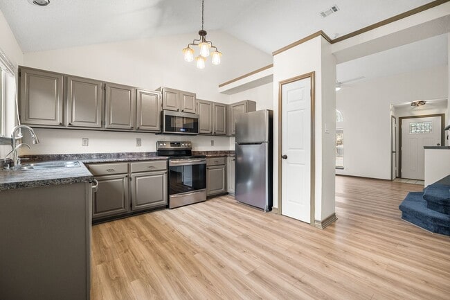 Building Photo - 6931 Quail Branch