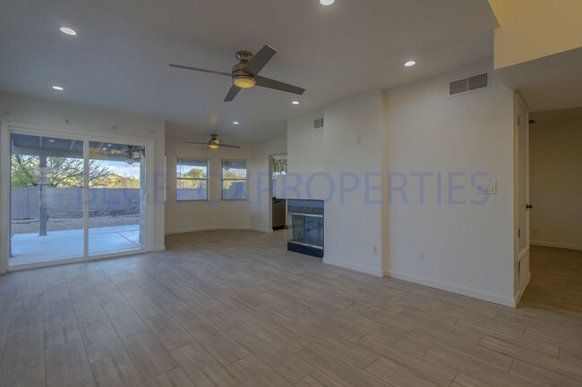 Foto del edificio - 9473 N Albatross Dr