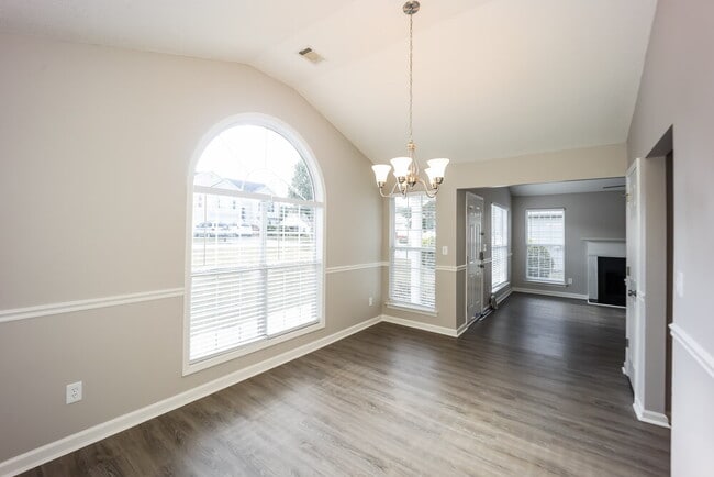 Foto del edificio - 5651 Eagles Feather Ln