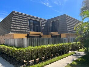 Building Photo - 621 6th Way