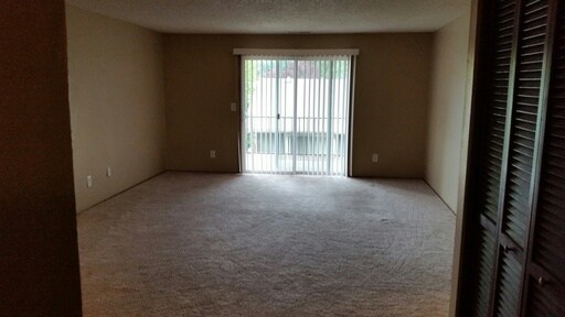 Building Photo - 1153 Orchard Ct N
