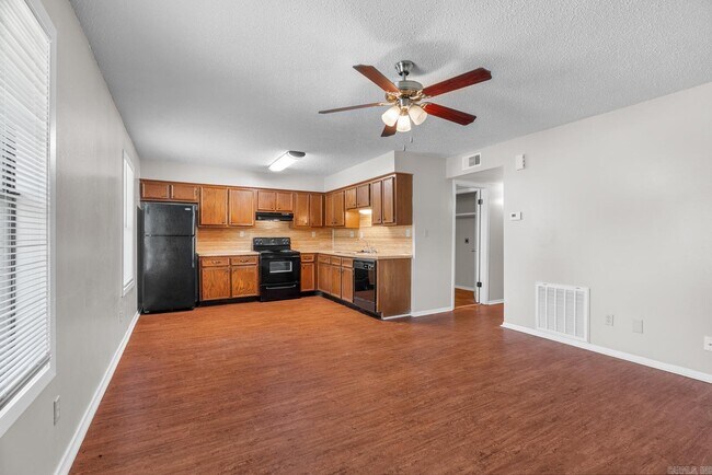 Foto del edificio - 151 Summerwood Dr