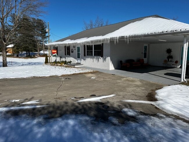 Building Photo - Maryville 37804 - 3 bedroom, 2 bath home -...