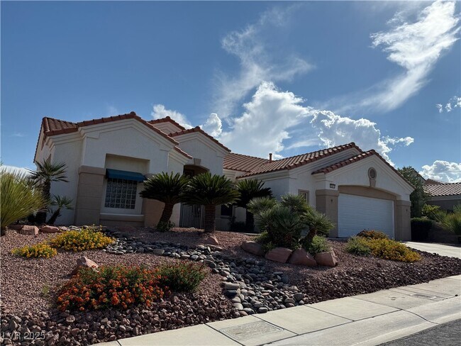 Foto del edificio - 10513 Longwood Dr