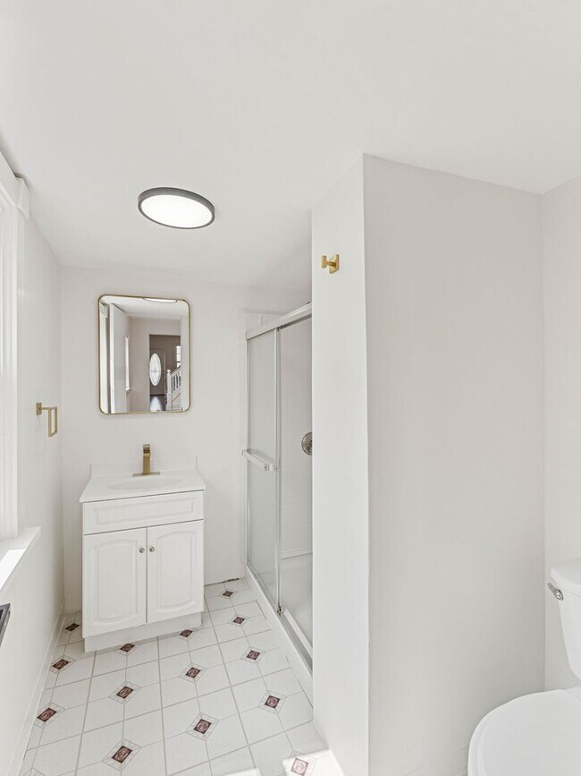 Foto del edificio - Beautifully Updated 3-Bedroom Home with Spacious Front Porch in Mount Holly