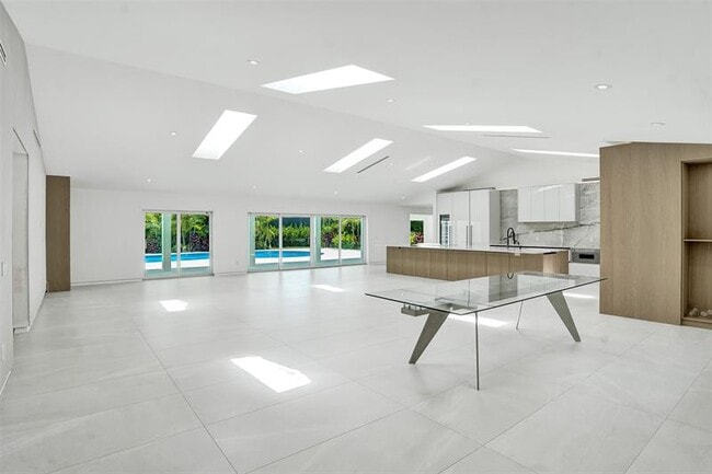 Building Photo - 2800 Banyan Blvd Cir NW