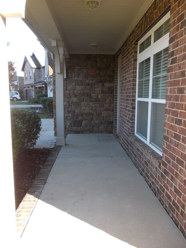 Building Photo - Large 5 Bedroom home in desirable Christen...