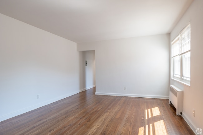 Interior Photo - Edgar Gardens