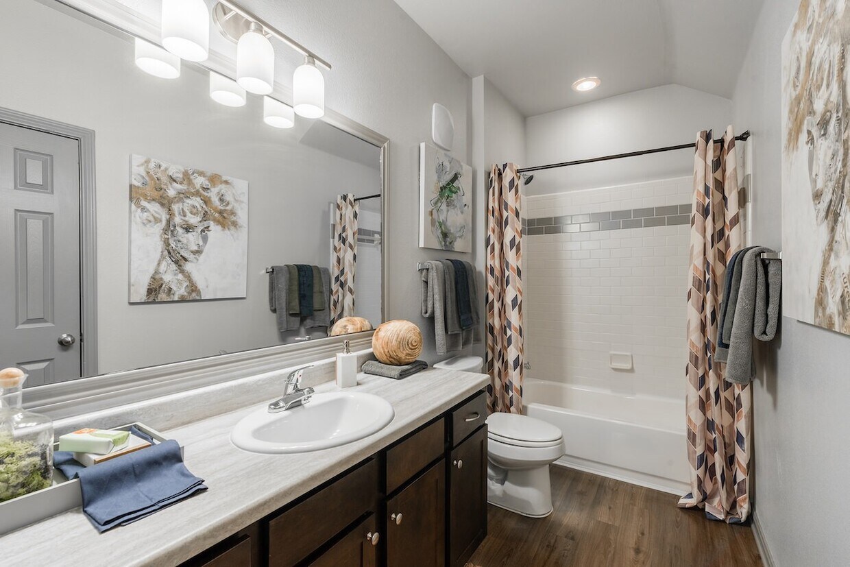 Building Photo - 5200 Pointe W Cir