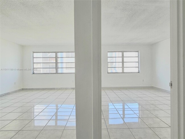 Foto del edificio - 1225 NE 124th St