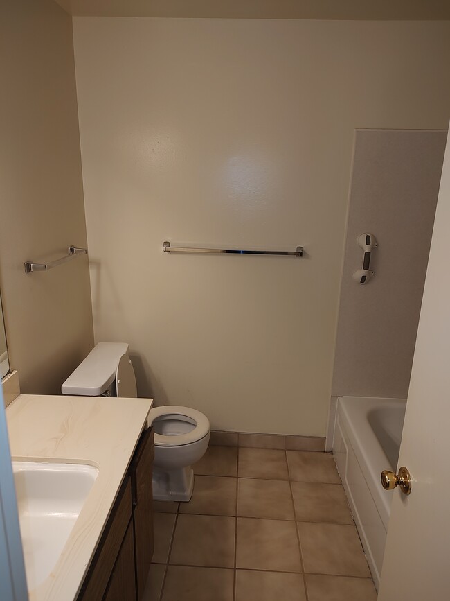 Building Photo - 71 W Santa Ana Ave