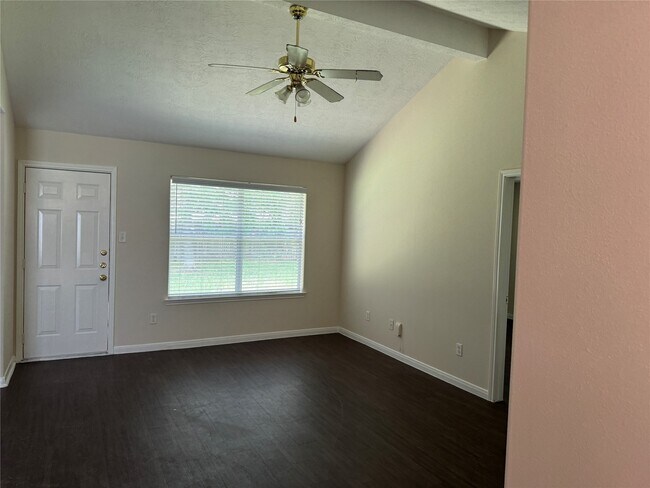 Foto del edificio - 16310 Long Valley Ct