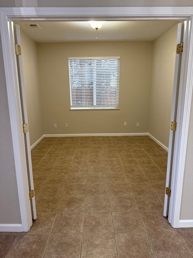 Building Photo - Everything you wanted